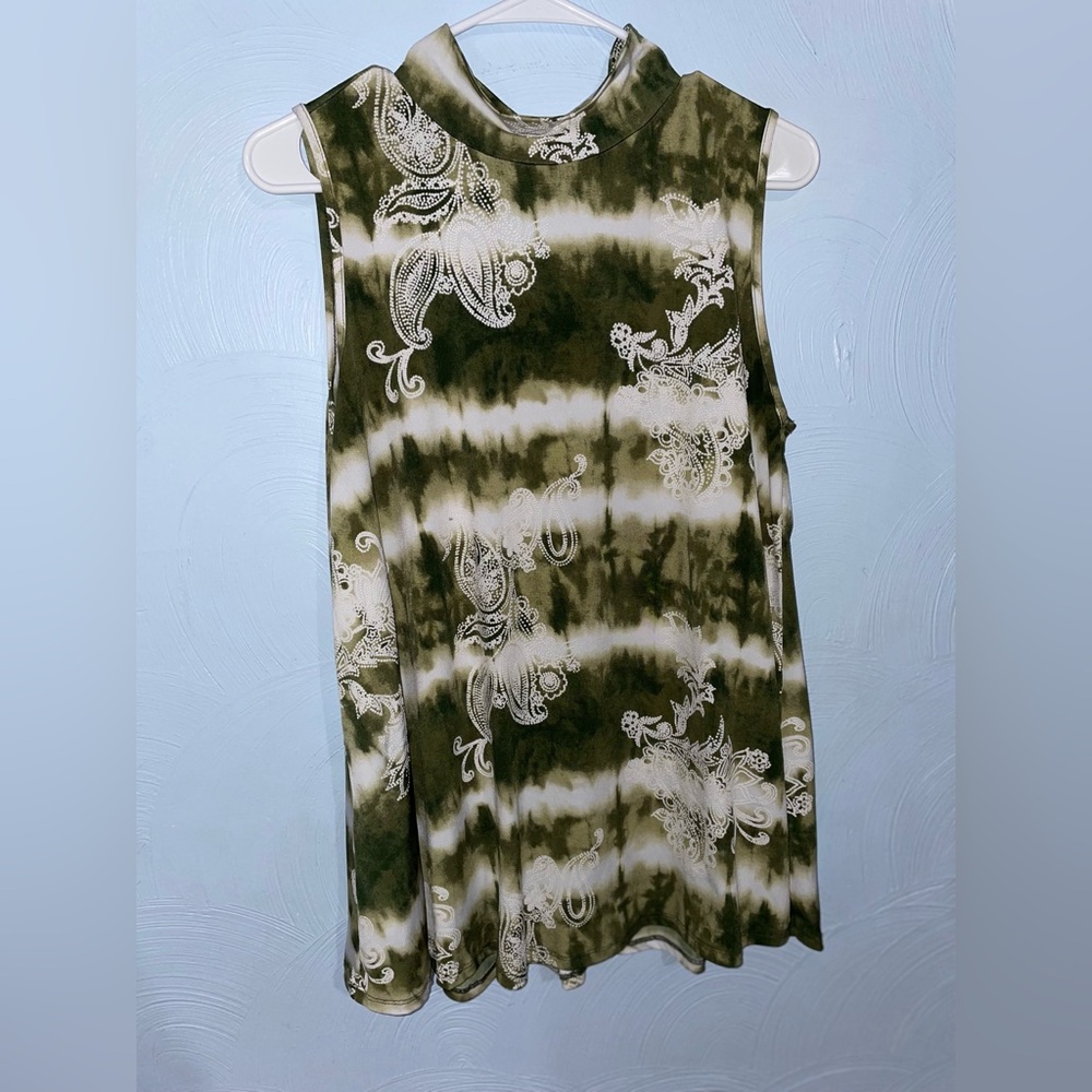 Women’s Size Large Sleeveless Tie Dye Blouse w/Floral Detail